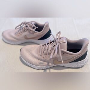 Nike Revolution Sz 10 Women’s Barely Rose Running Shoes BQ3207-600 Size EUC